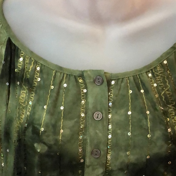 Dress Barn sage green shirt with a little sparkle NWT size small spring - Picture 11 of 11